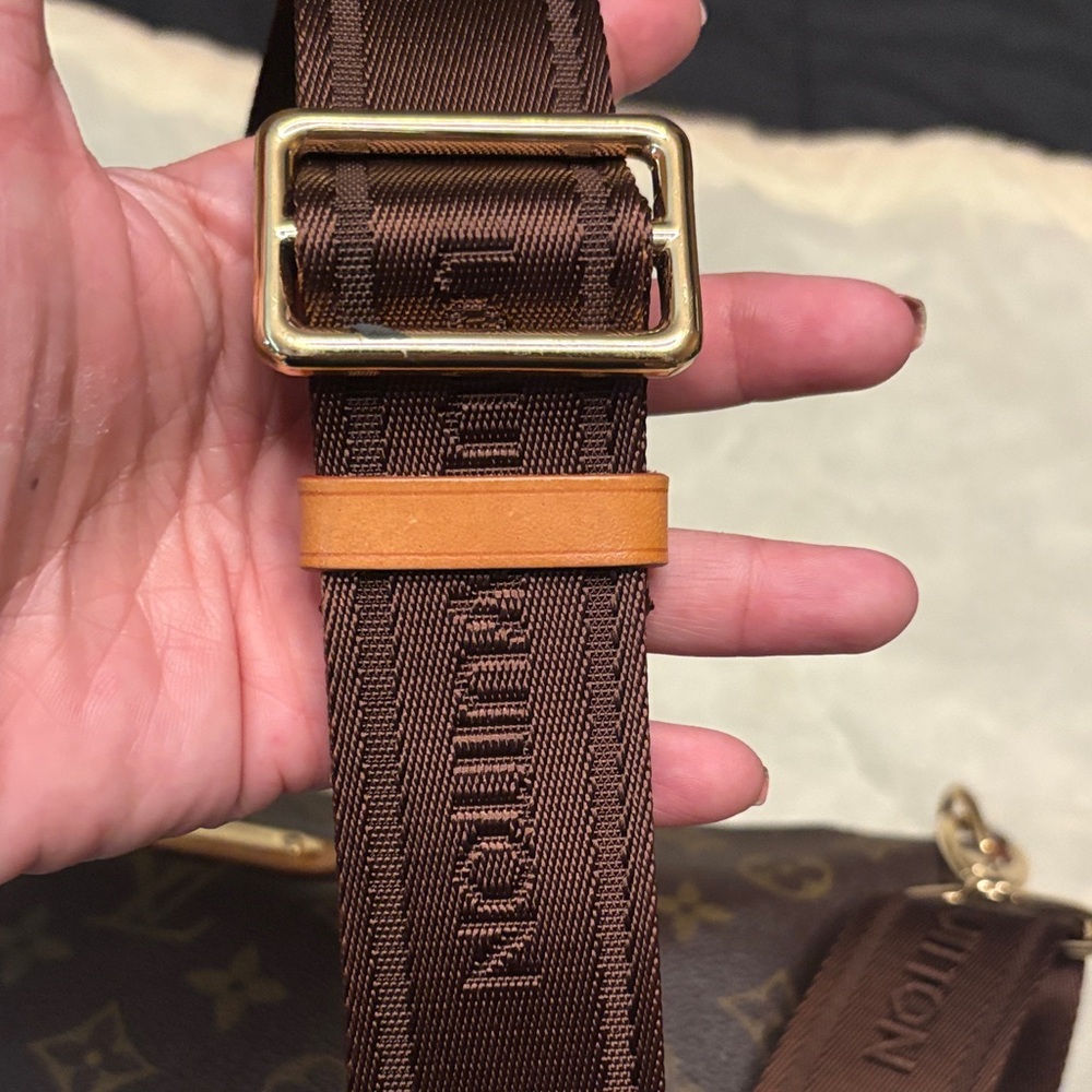 Louis vuitton Monogram Shoulder Bag with Tan Trim and Gold Hardware - Picture 8 of 11